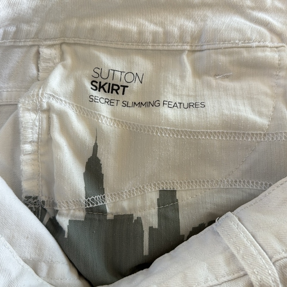 Jones New York Women Sutton Pencil Skirt White Denim Stretch Size 10 Slimming - Picture 8 of 9